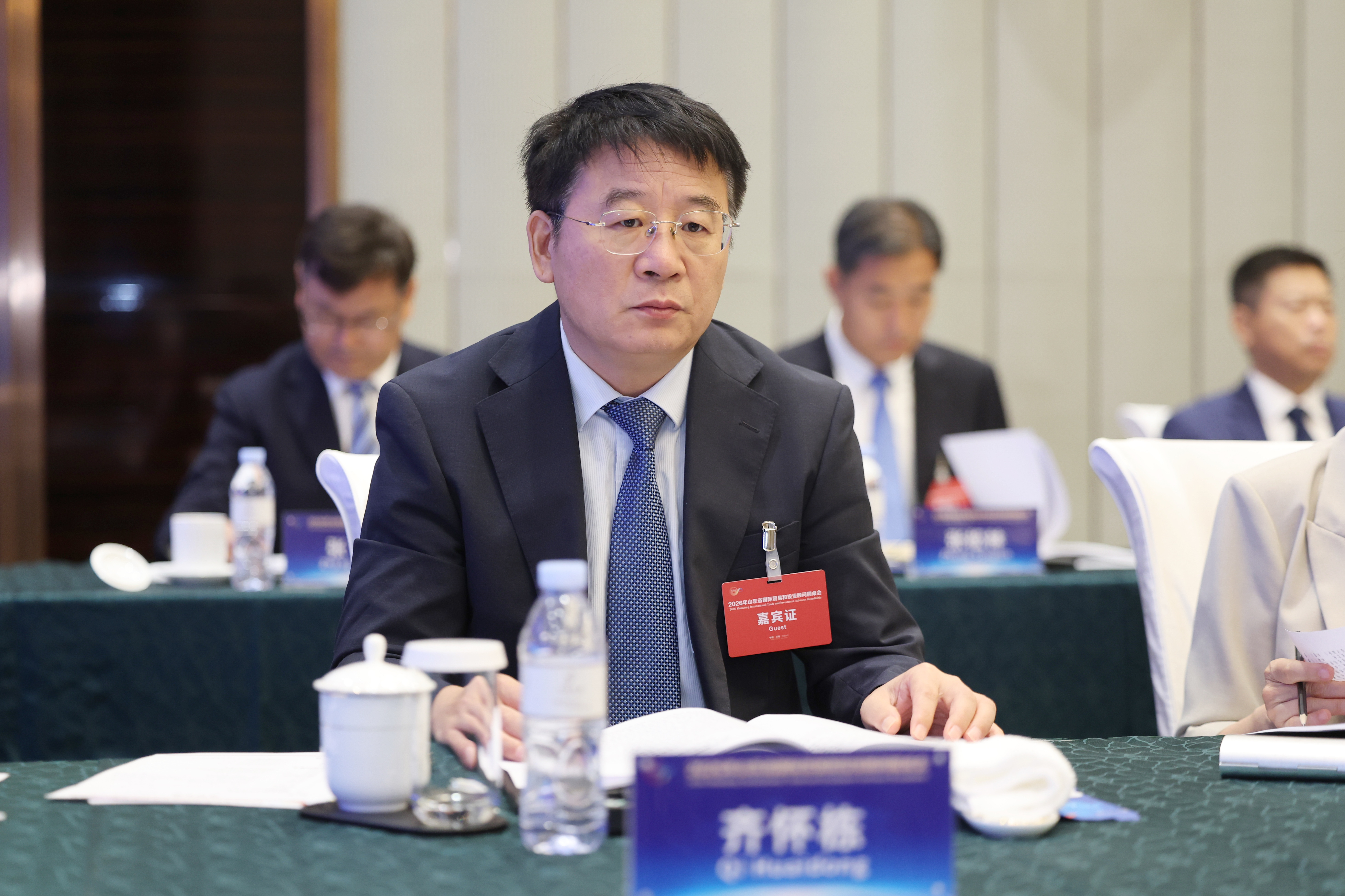 市贸促会党组书记、会长齐怀栋参加“2026年山东省国际贸易和投资顾问圆桌会”